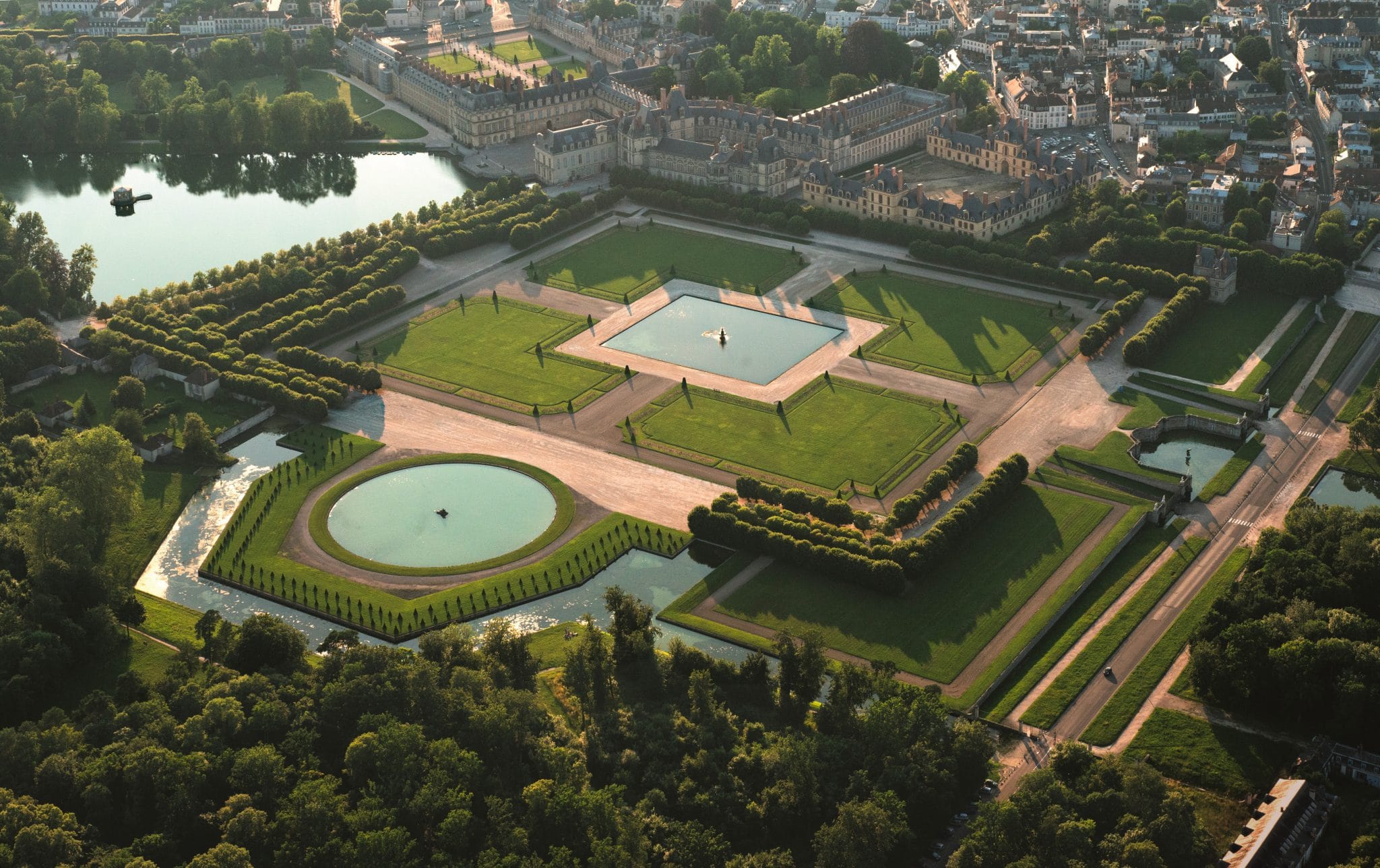 Вид с воздуха на дворец Фонтенбло