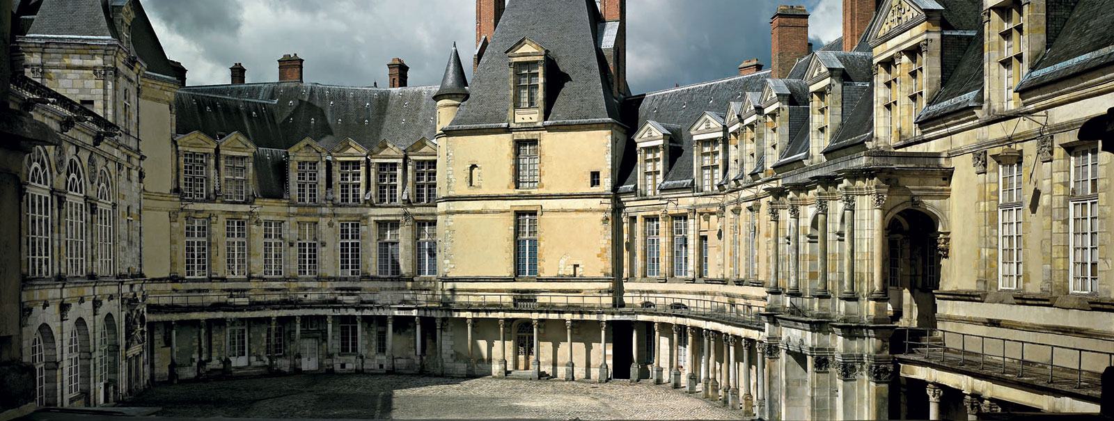 ARCHI/MAPS — The Chateau de Fontainebleau, France