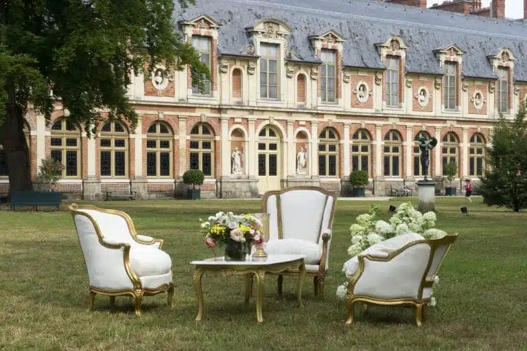 Mobiliers dans le jardin de Diane du château de Fontainebleau