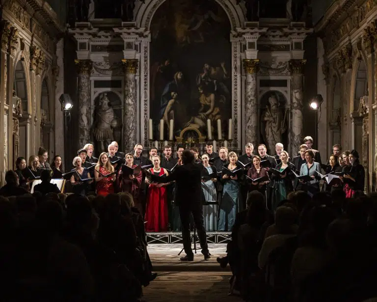 concerts de noël château de Fontainebleau par thomas hengelbrock dans la chapelle de la Trinité