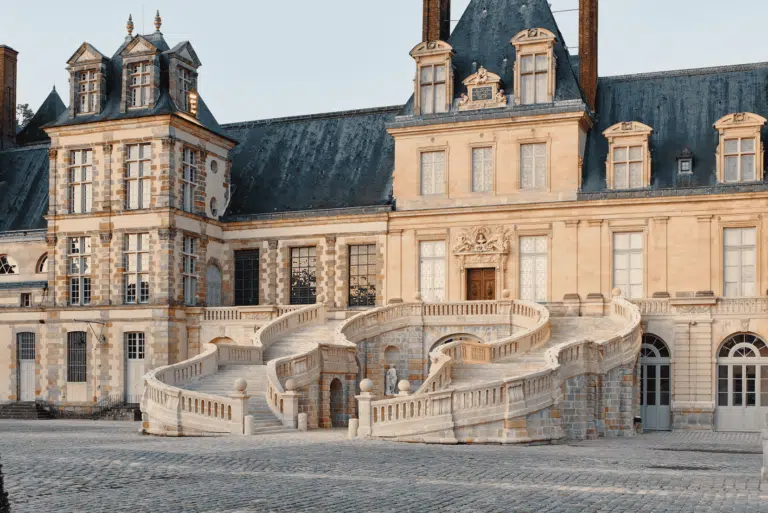 Escalier en fer-à-Cheval du château de Fontainebleau : une des raisons de venir au château de Fontainebleau