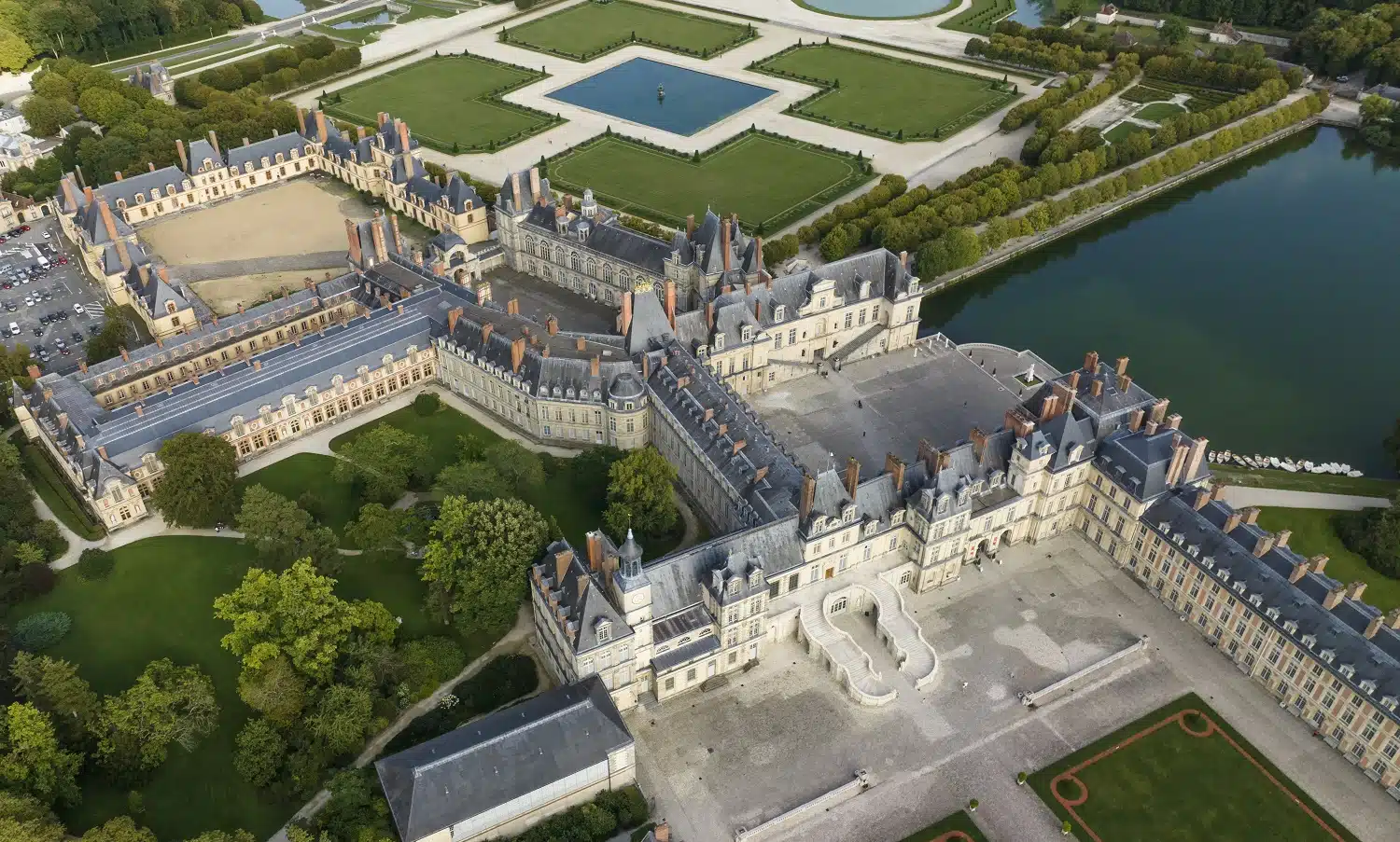 "Fontainebleau est la vraie demeure des rois, la maison des siècles" Napoléon Ier (c) François Lison - Cémaprod Découvrez en 2024 au château de Fontainebleau de nombreux temps forts lors de notre nouvelle saison culturelle