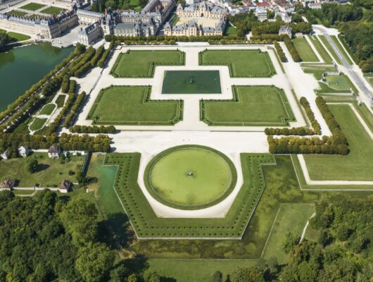 Le Grand Parterre - jardin du château de Fontainebleau conçu par André Le Nôtre à visiter absolument ! (c) François Lison Cémaprod