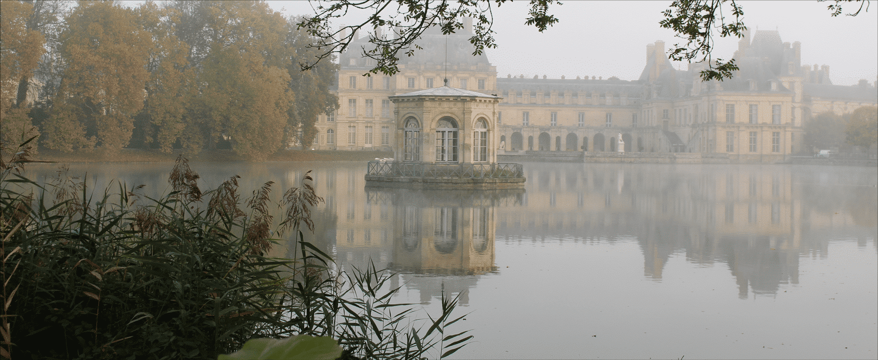 amour et saint-valentin autour du pavillon de l'étang aux Carpes du château de Fontainebleau 2025